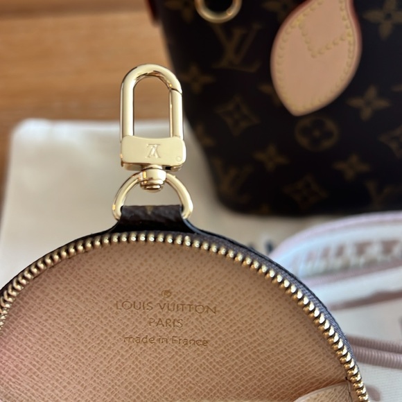 FLASH SALE!🇫🇷LOUIS VUITTON🇫🇷CROSSBODY STRAP & ROUND COIN PURSE ONLY!    NWT! - Picture 3 of 8